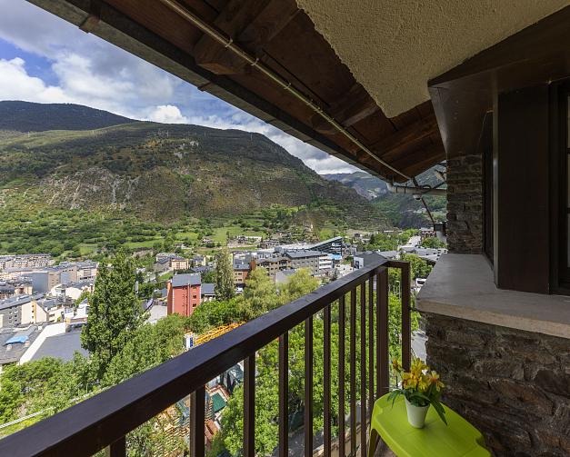 Appartement avec Vue sur la Montagne - 2 Adultes + 1 Enfant